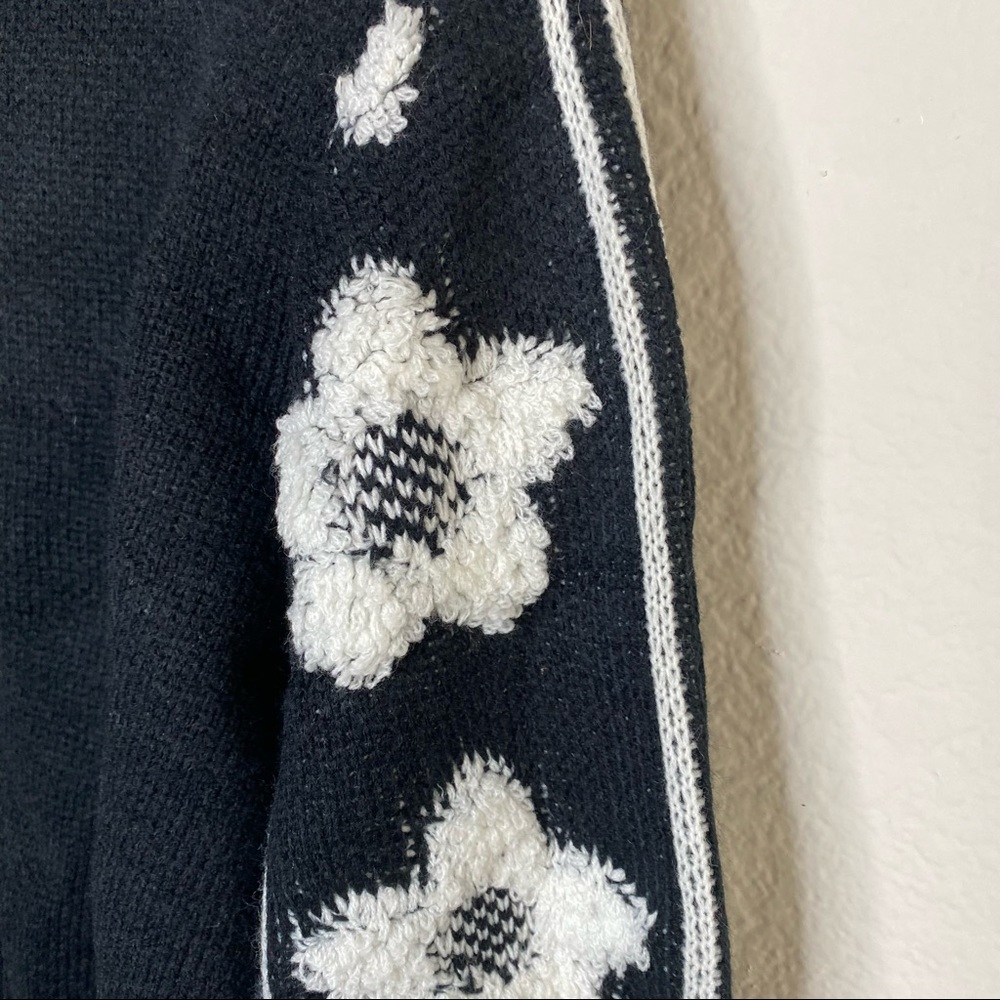 Cute sweater! - Picture 12 of 12